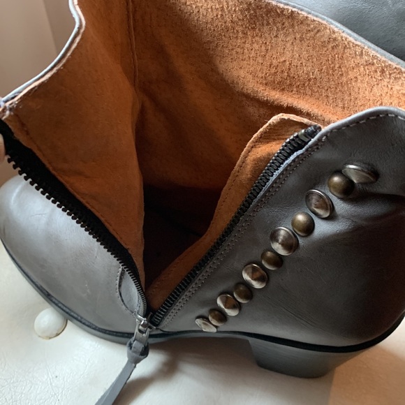 CHIO Studded Block Heels Gray Distressed Leather Ankle Boots Studded Boho 38 - Picture 5 of 8